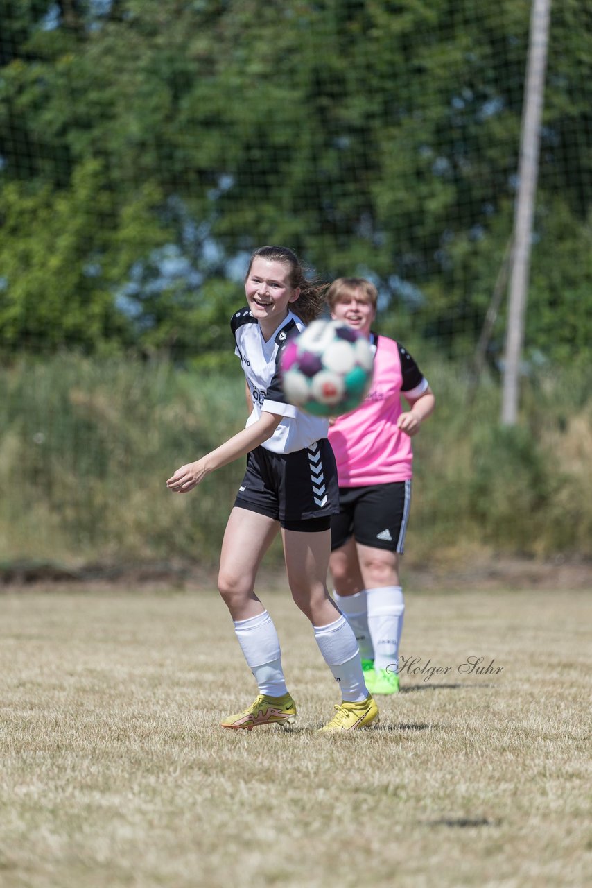 Bild 82 - wBJ TuRa Meldorf/Buesum - JFV Luebeck : Ergebnis: 1:0